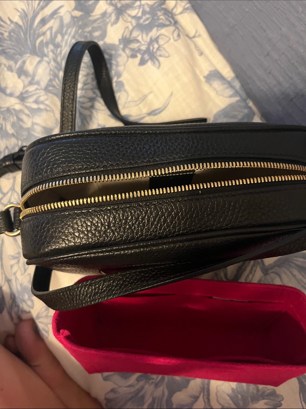 Gucci Black Pebbled Leather Round-Logo Crossbody with Tassel and bag insert - Picture 5 of 8